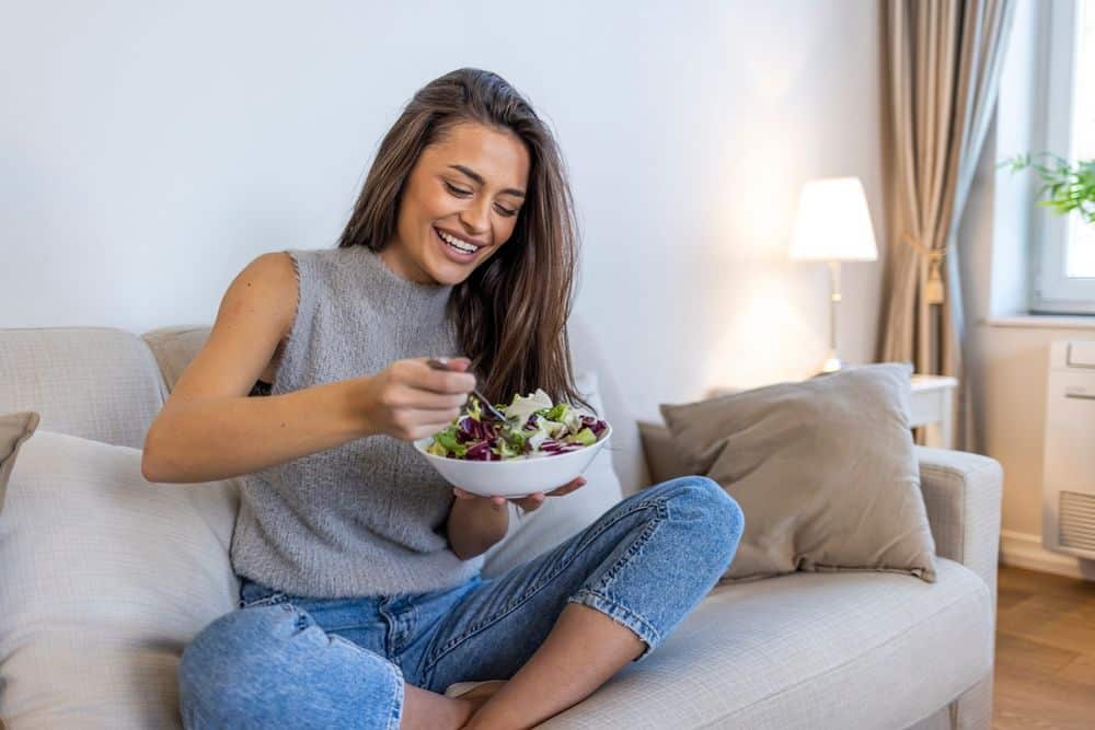 Estrategias efectivas para brindar apoyo a alguien con un trastorno de la alimentación. ALT imagen 2: Cómo ofrecer apoyo emocional a alguien con un trastorno alimentario de manera adecuada. ALT imagen 3: La importancia de la terapia para tratar los trastornos de la alimentación. ALT imagen 4: Signos y síntomas comunes de los trastornos alimentarios: cómo reconocerlos a tiempo. ALT imagen 5: El papel crucial del apoyo familiar en la recuperación de un trastorno de la alimentación.